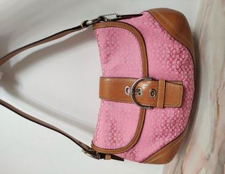 Coach Signature Canvas Shoulder Bag Pink