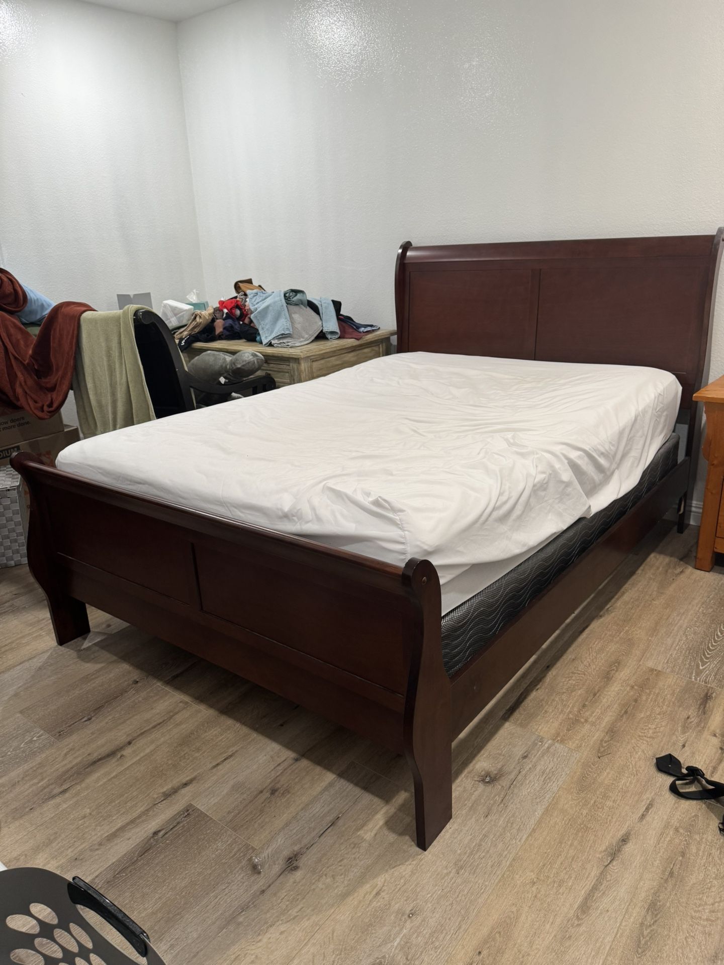 Cherry Full Size Bed Lightly Used