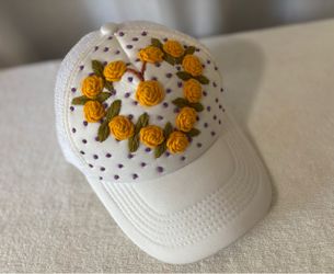 Embroidered Cap / Gorra con Bordados a Mano