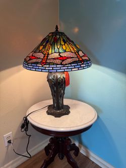 Tiffany-Style Dragonfly Stained Glass Table Lamp