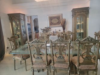 Dining Room Set.Table With Etched Glass Top And  8 Chairs.