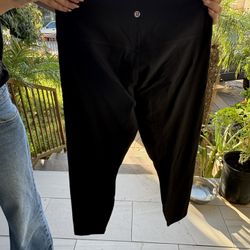Black Lululemon Capri Leggings 