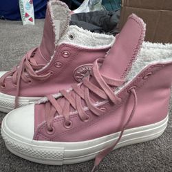 Women’s Converse Size 7