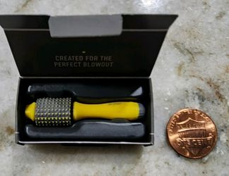 Mini Brands Series – Miniature Drybar The Single Shot Blow-Dryer Brush NIB