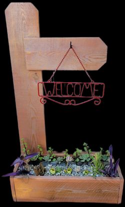 Front Porch Welcome Planter !*! Handcrafted !*! Brand New