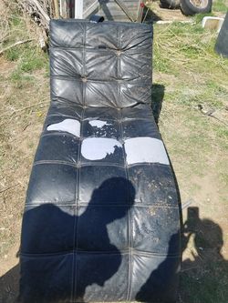 Free Nice loveseat or chair whatever you call it