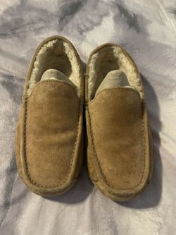 Men’s Ugs Size 10 Moccasins