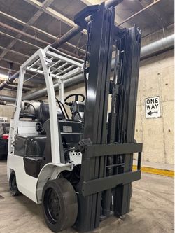 NISSAN forklift 3500 lb,3 stage for sale