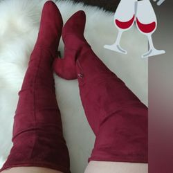 5.5 Boots over the knee Burgandy