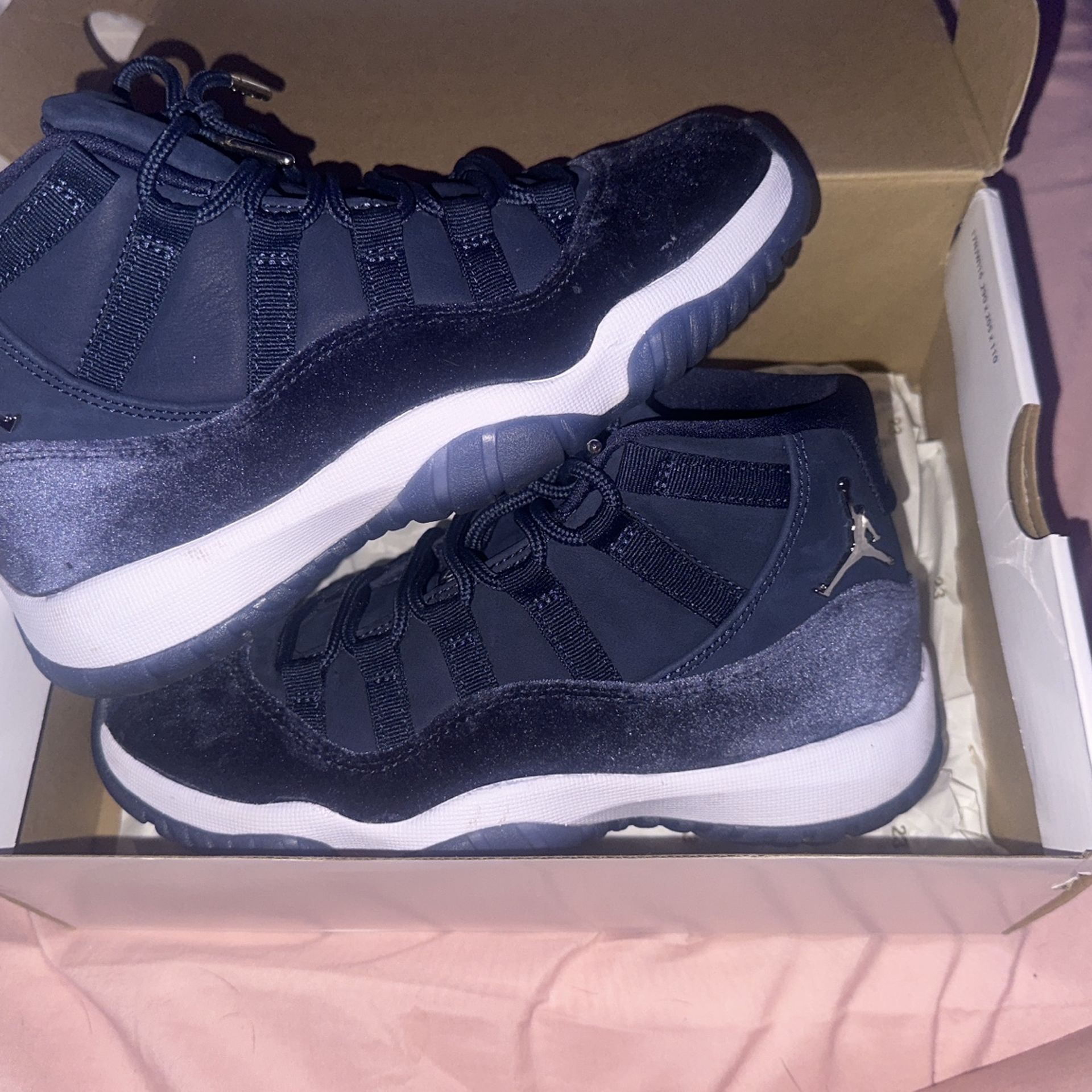 Jordan 11’s Midnight Velvet Navys