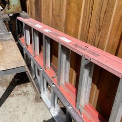 8’ Fiberglass Ladder