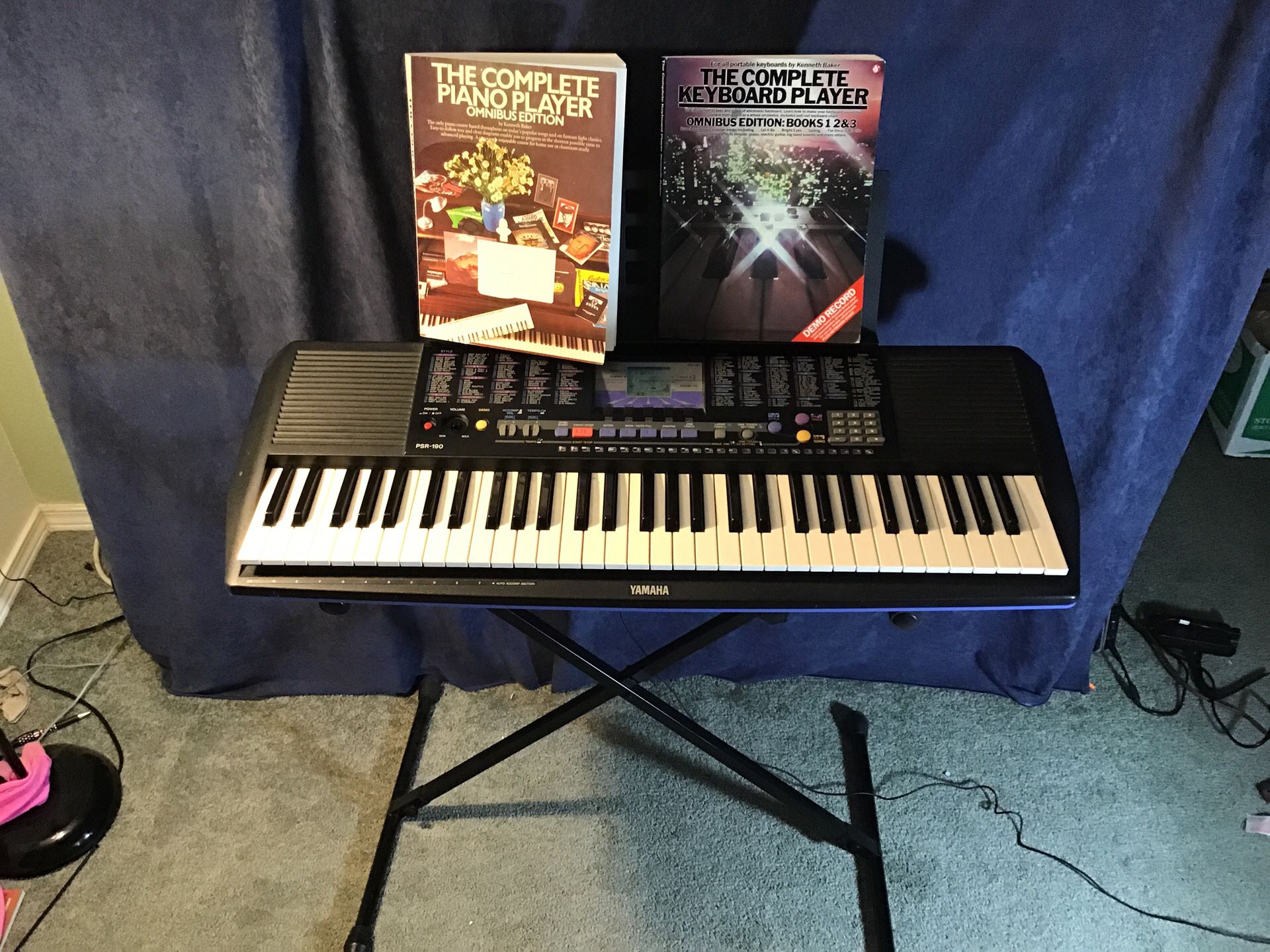 Yamaha PSR-190 Keyboard and adjustable stand with music books