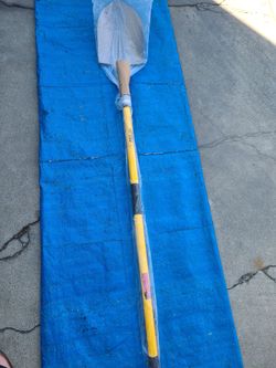 Round Point Shovel With Fiberglass Handle