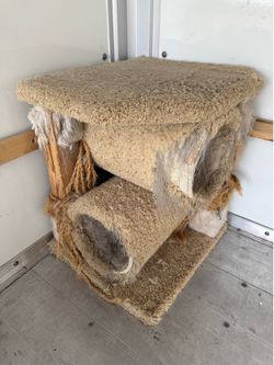 FREE Cat Condo Tower Tree - very worn - pick up only in 34746 zip code