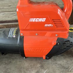 la batería no carga, no sé qué es. Por eso estoy pidiendo $80 Una sopladora la batería no carga, no sé qué es. Por eso estoy pidiendo $80