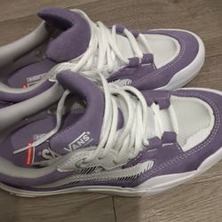 Women's White N Purple Vans Size 6.   $60.00 