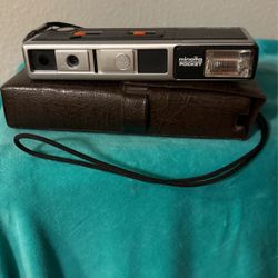 VINTAGE. MINOLTA.  POCKET   CAMERA