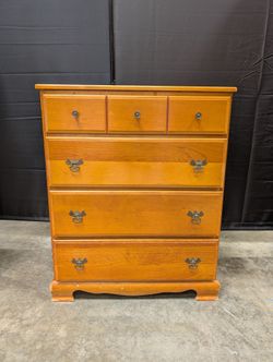 Vintage Maple Four-Drawer Dresser in Warm Honey