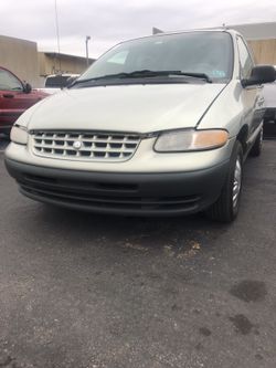 1999 Grand Voyager (Willing to Make a Deal!)