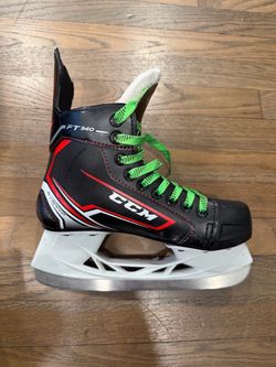 CCM FT340 youth ice hockey skates size 3
