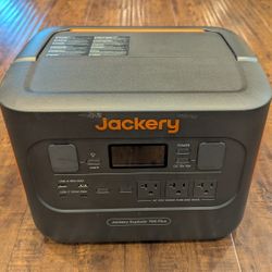 Jackery Explorer 700 Plus 