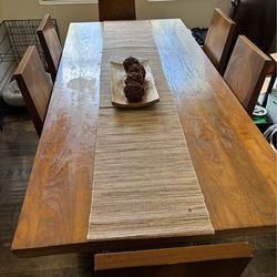 Dining Room Table and 6 chairs