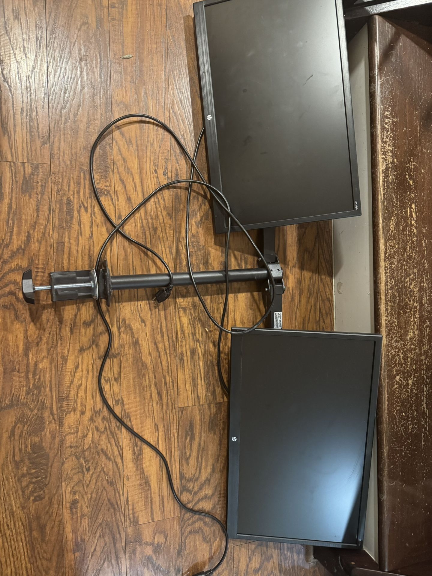 HP Monitors 22” W/ Dual Desk mount 