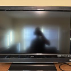 32” Vizio 720P Smart LCD HDTV 