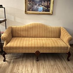 Beautiful Vintage Sofa/Couch