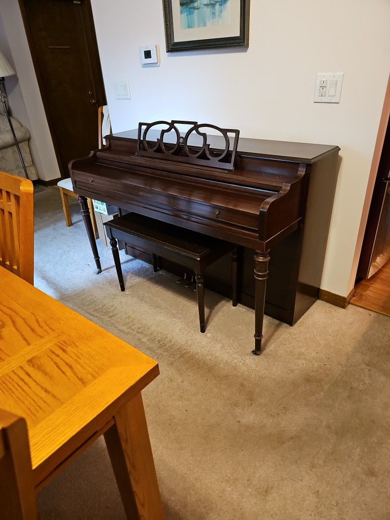 Lyon & Healy Console Piano - FREE