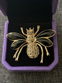 Sterling silver bumblebee pin