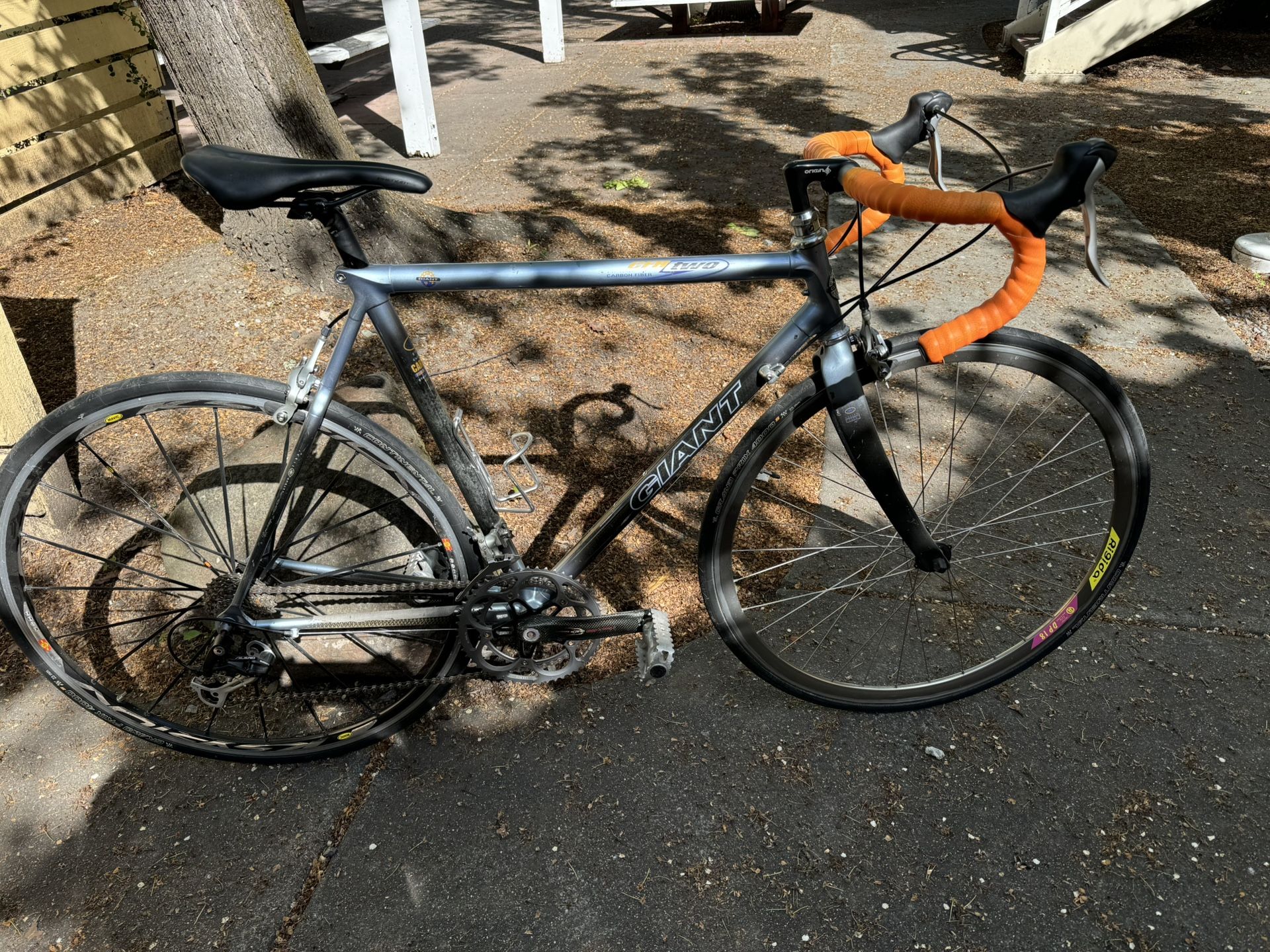 Giant CFH TWO Carbon Fiber Road Bike