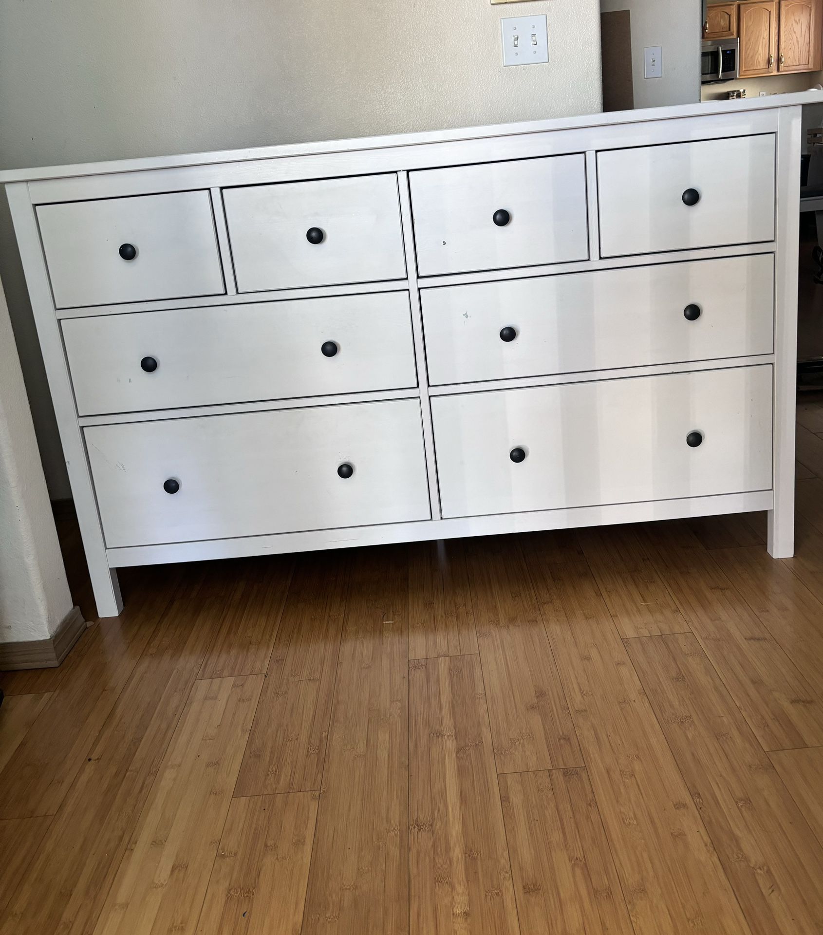White 8- Drawers Dresser .