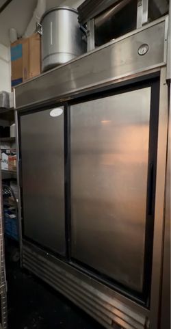 Commercial refrigerator