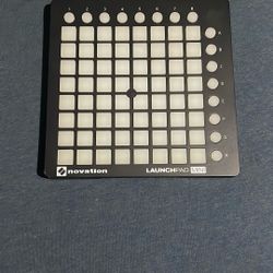 a compact and portable MIDI grid controller designed for music production, especially with Ableton Live. 