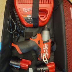 Milwaukee M12 Impact Wrench 3/8 Kit