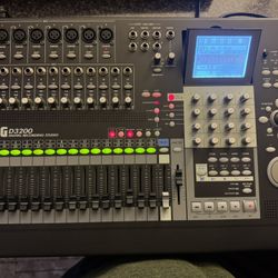 Korg D3200 Digital Recording Studio 32-Track MTR w/ HDD 80GB & CD Writer