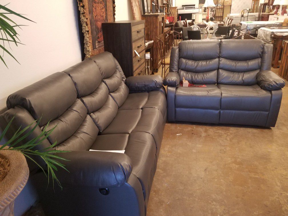 New Power recliner sofa and loveseat