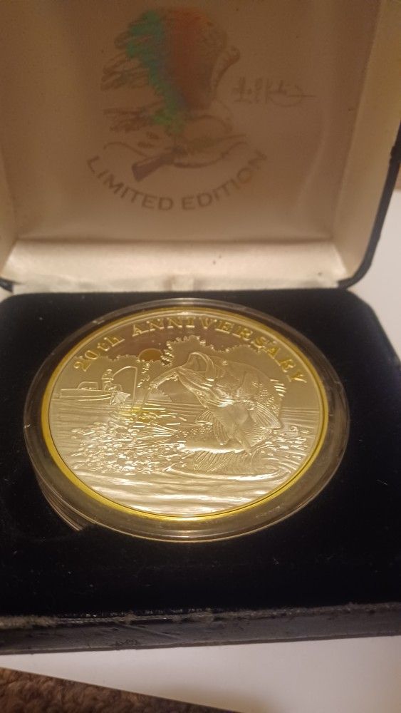  Fishing Club 20th Anniversary Commemorative Medallion