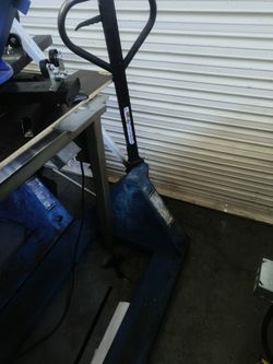 Heavy Duty Manual Pallet Jack – 5,000 lb Capacity – Works Great – Anaheim