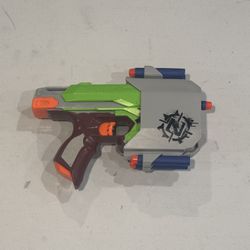 NERF Zombie Sidestrike w/ holster & 7 darts (all spares loaded)