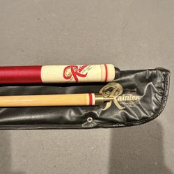  Vintage Rainier Beer Pool Cue and Case 