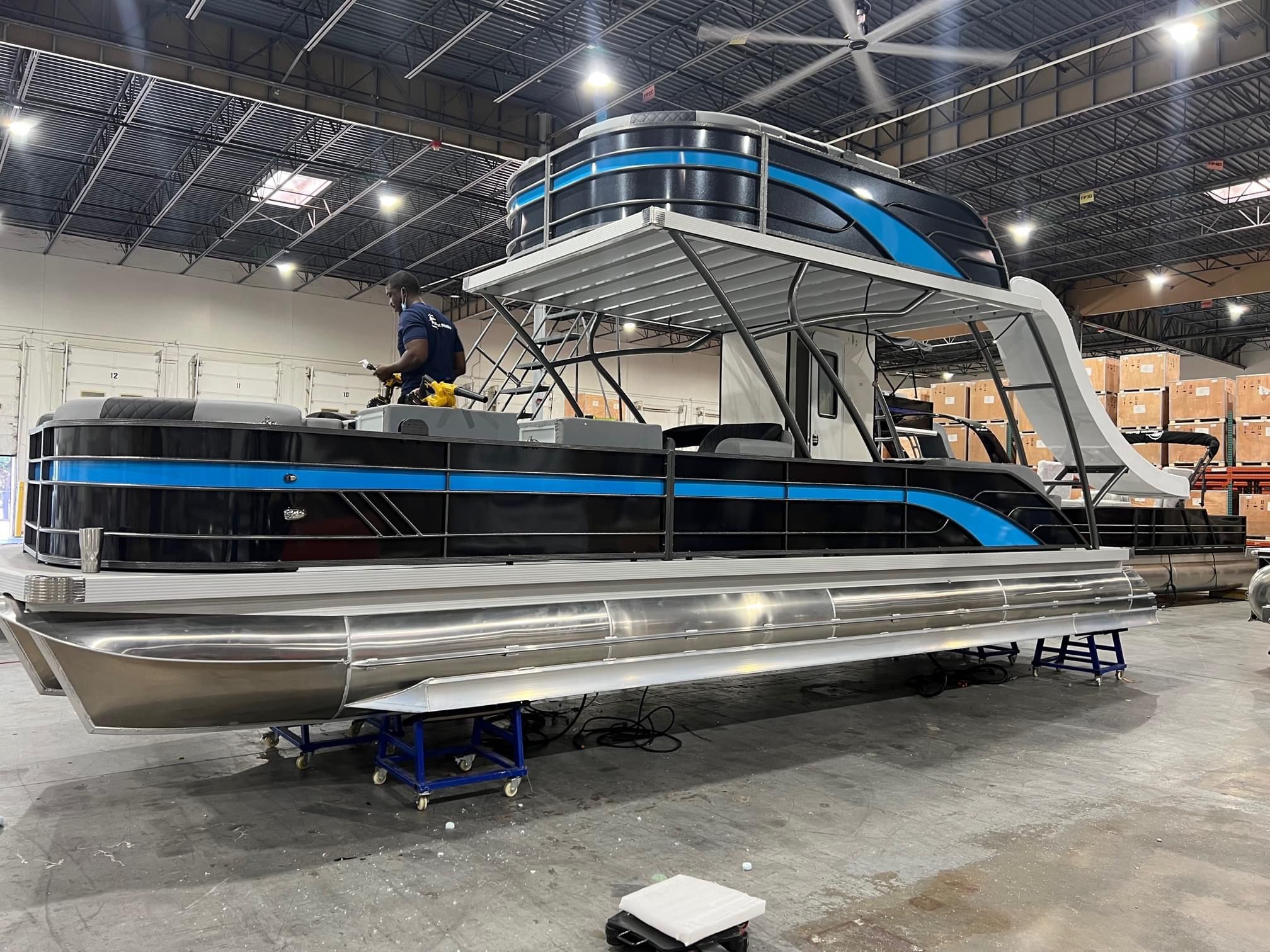 New 2024 30' Double Deck Ultra Tritoon Limited