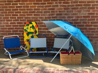 Whole beach set up! 3 chairs/umbrella/ boogie board/Picnic cooler basket