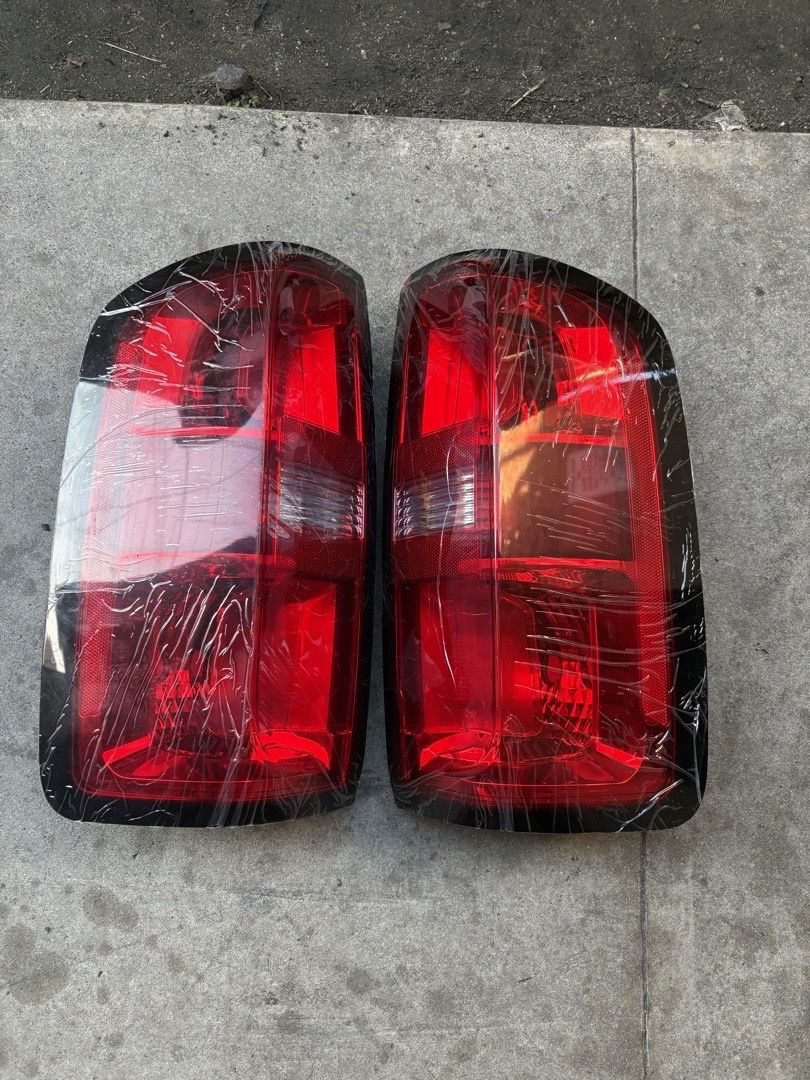 15-22 Chevy Colorado Red Lens Taillights OEM Style