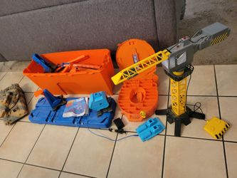 Hot wheels track set , tank and motorized crane bundle