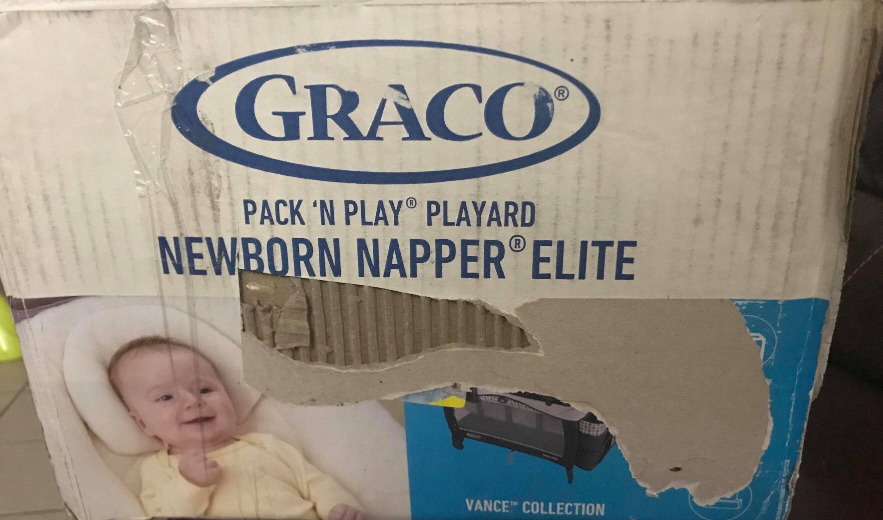 Graco Pack N play playard Newborn Napper Elite - Vance color