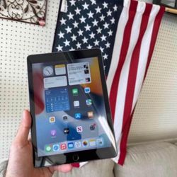 📱 Apple iPad 6th Generation – Wi-Fi, 32GB (Space Gray) – Excellent Condition!