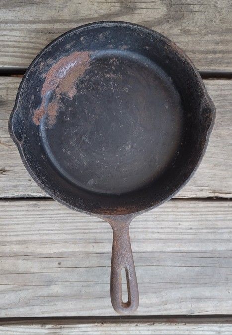Vintage Cast Iron Skillet #8 Made in Taiwan