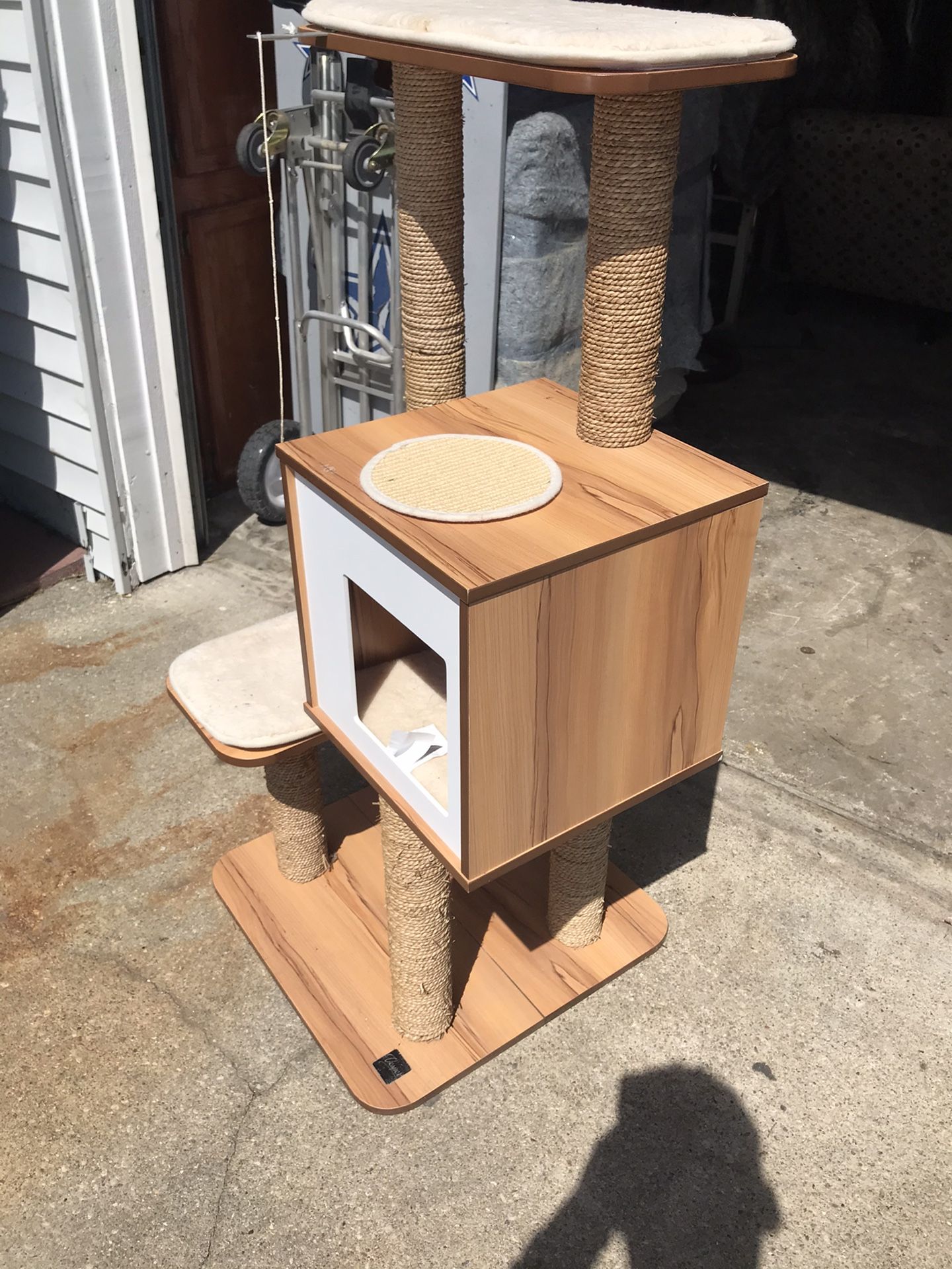 CAT SCRATCHER TOTEM